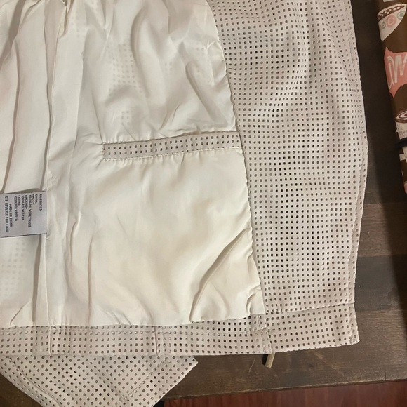 White leather-feel jacket XS. Pixelated for your pleasure. Polyester/poly lining - Picture 8 of 10